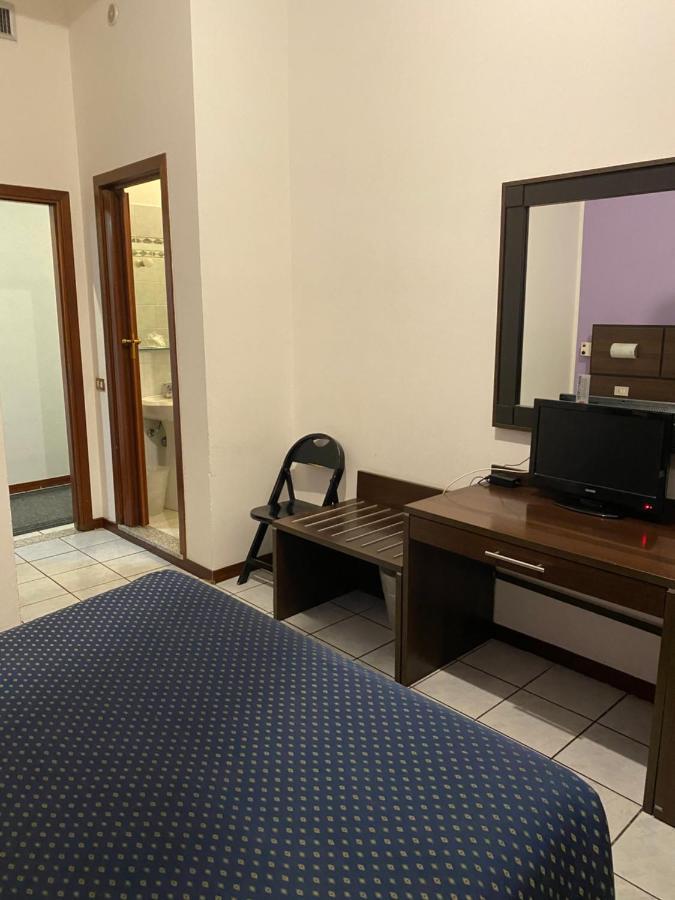 Hotel Catalani E Madrid Милан Экстерьер фото