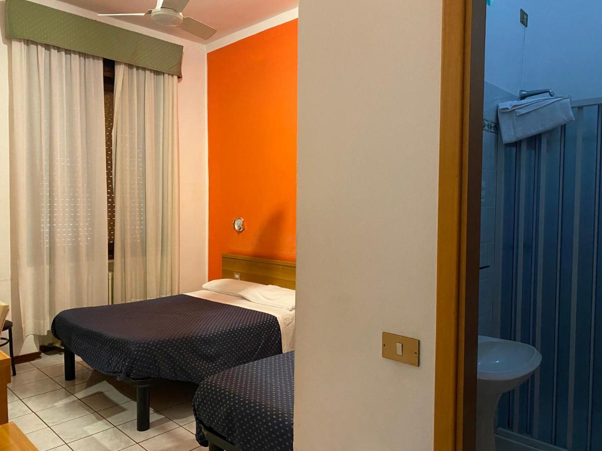Hotel Catalani E Madrid Милан Экстерьер фото