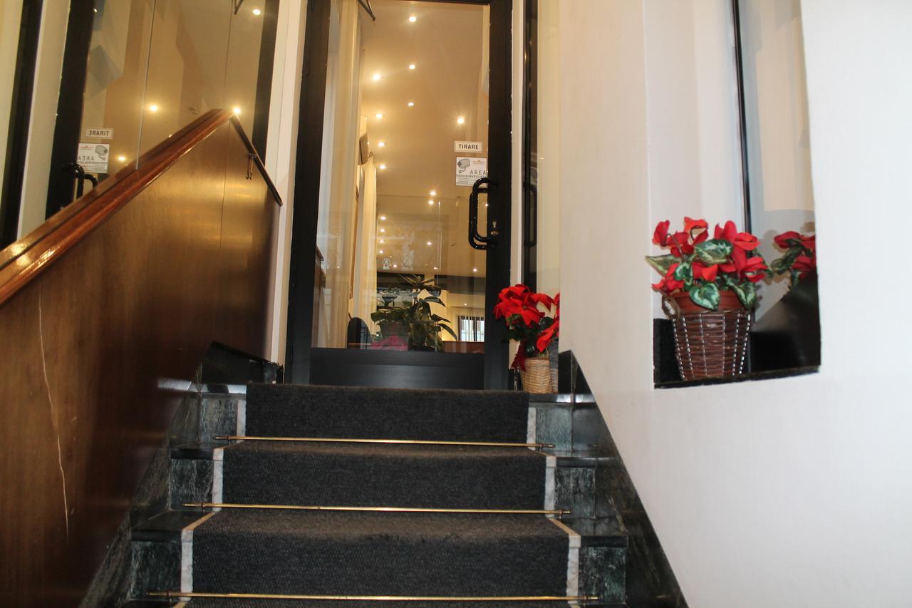 Hotel Catalani E Madrid Милан Экстерьер фото
