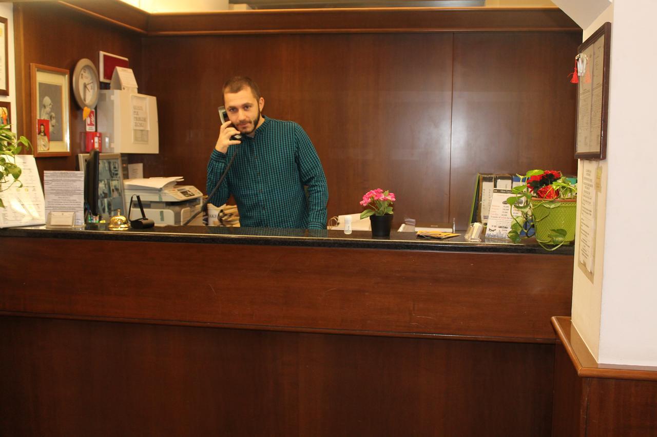 Hotel Catalani E Madrid Милан Экстерьер фото