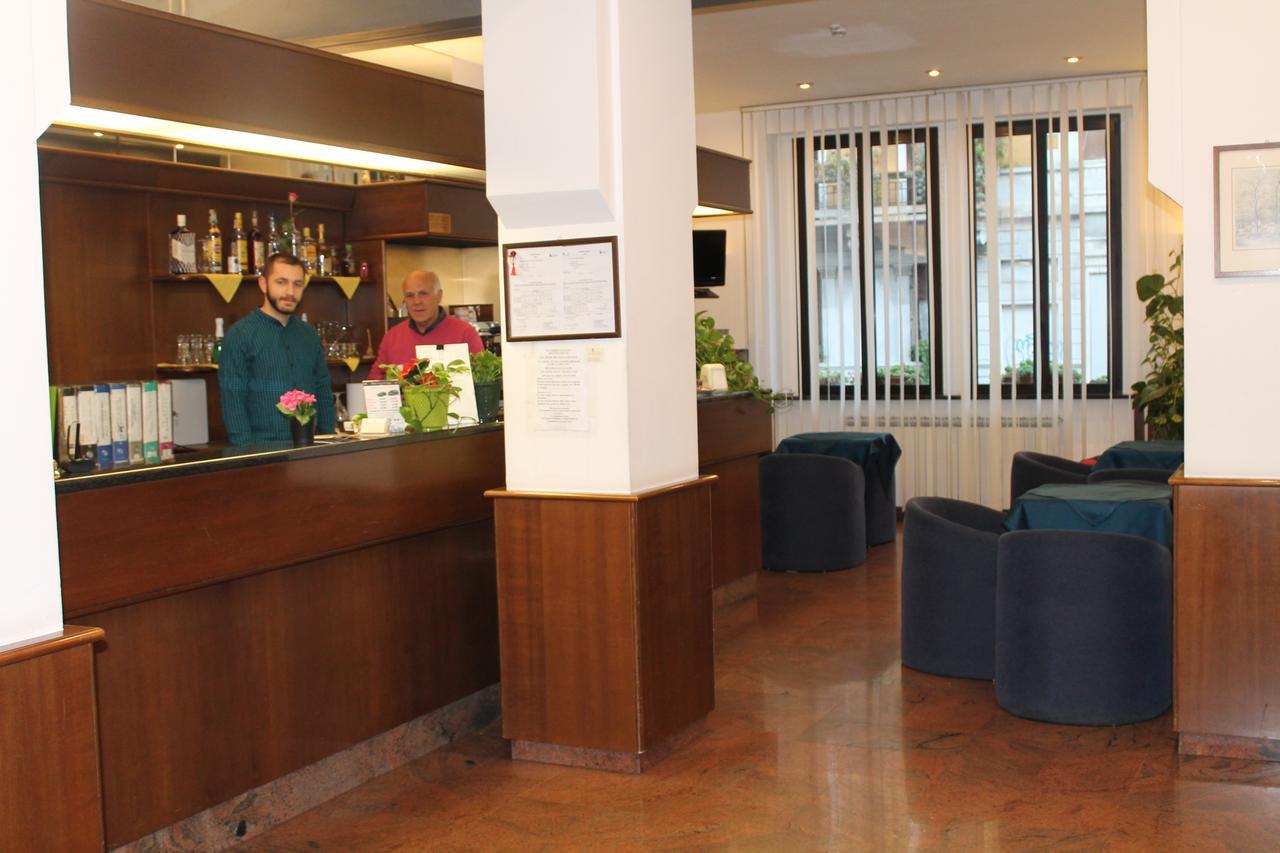 Hotel Catalani E Madrid Милан Экстерьер фото