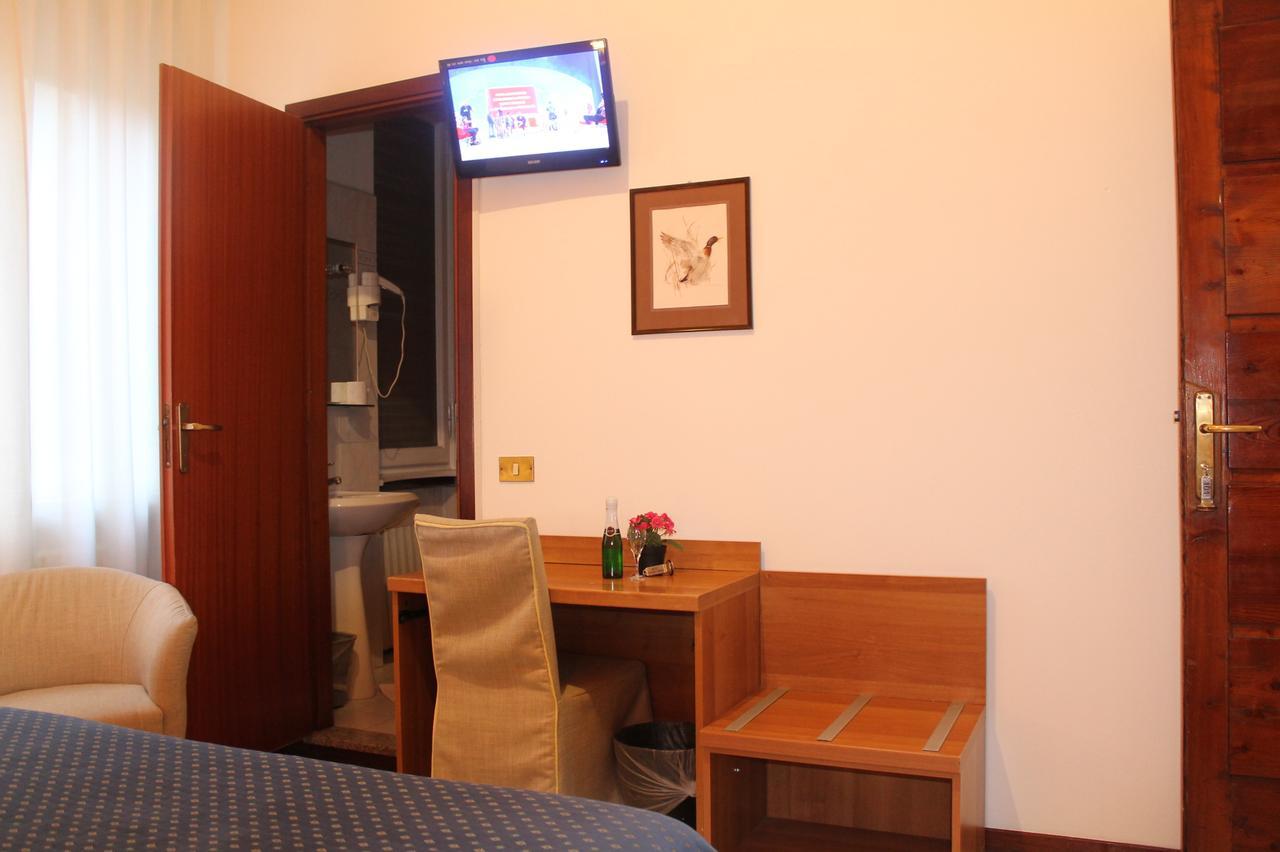 Hotel Catalani E Madrid Милан Экстерьер фото