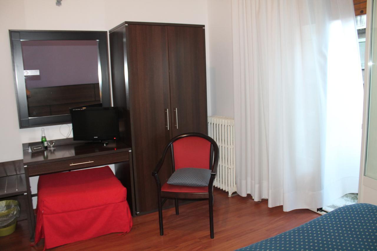 Hotel Catalani E Madrid Милан Экстерьер фото