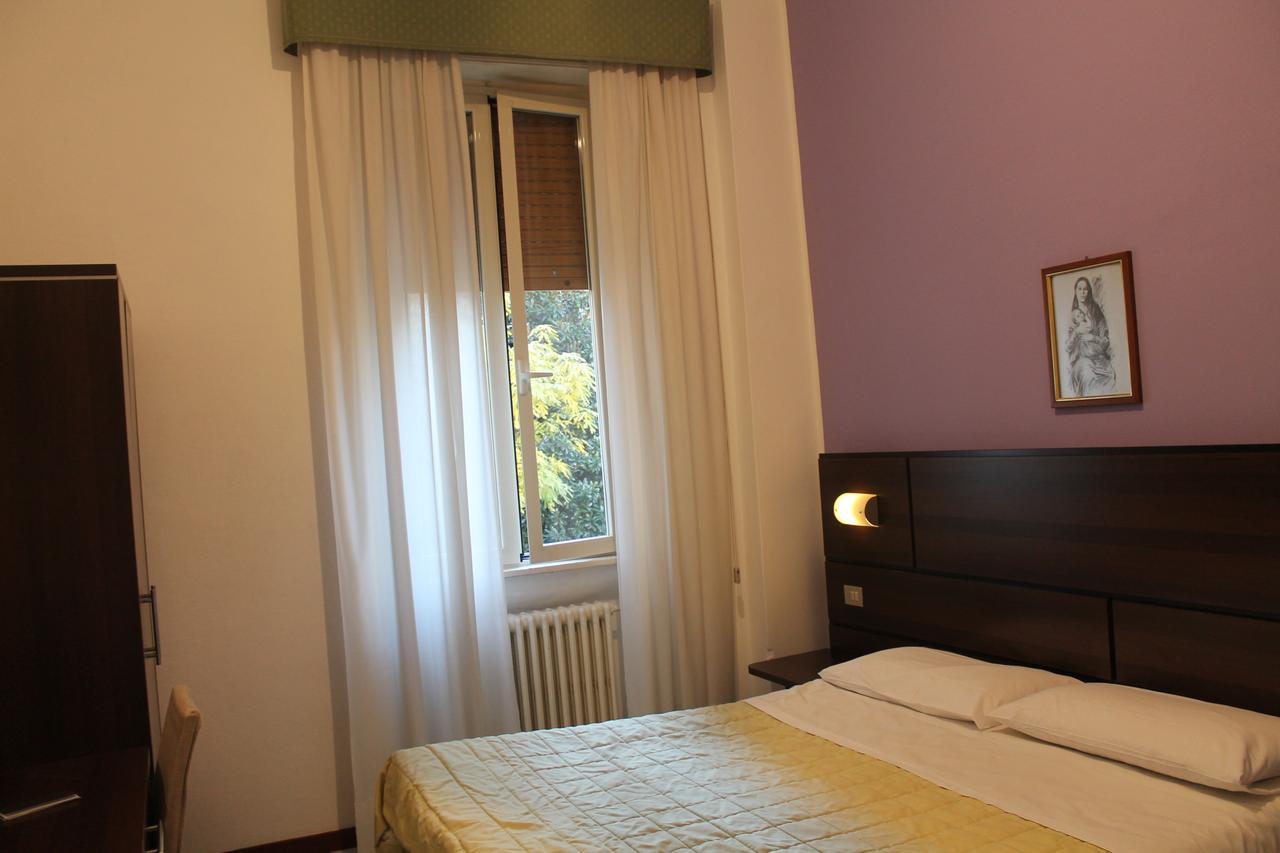 Hotel Catalani E Madrid Милан Экстерьер фото