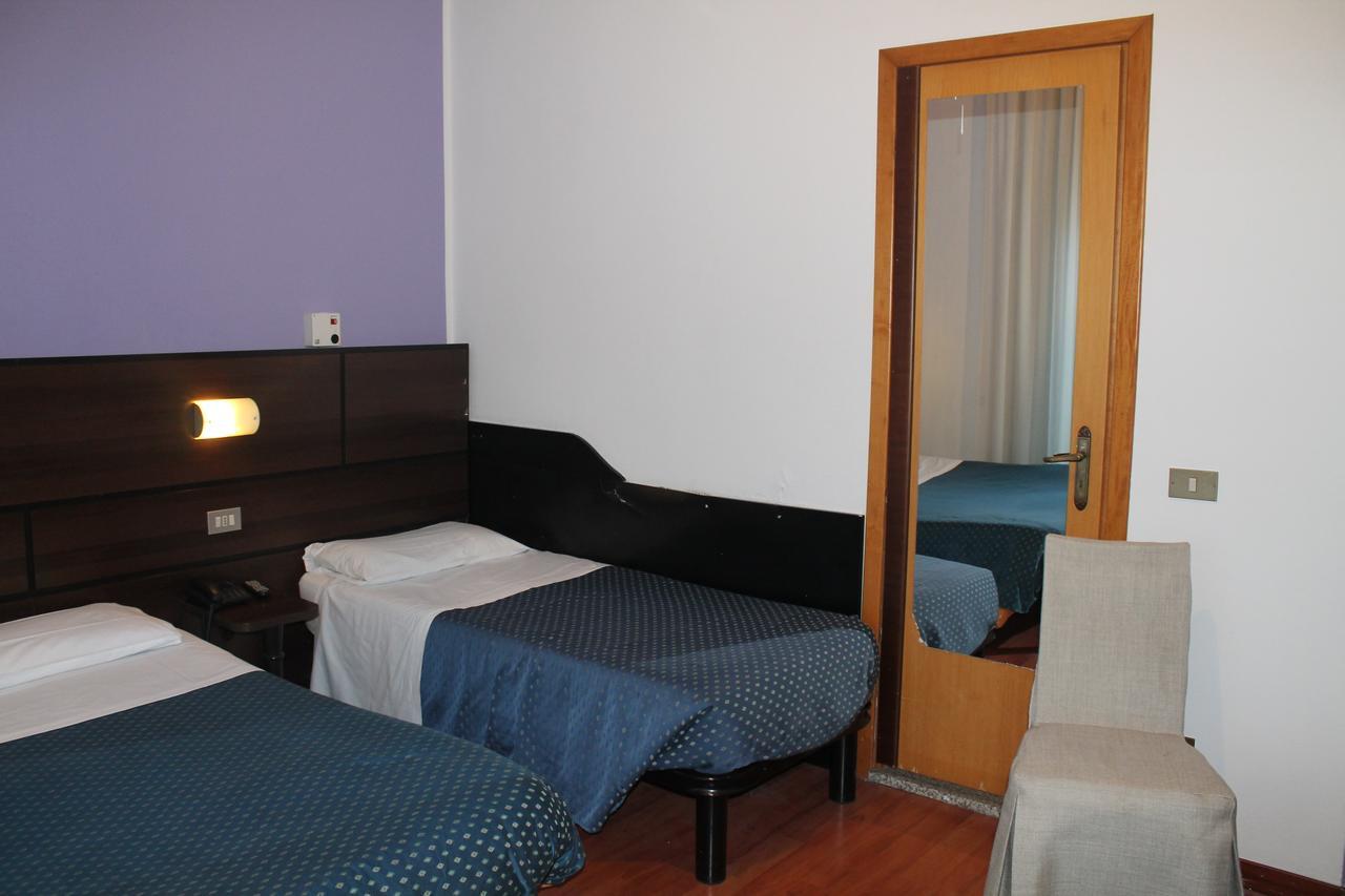 Hotel Catalani E Madrid Милан Экстерьер фото