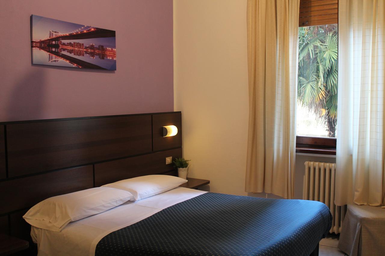 Hotel Catalani E Madrid Милан Экстерьер фото