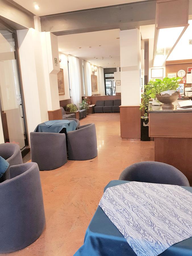 Hotel Catalani E Madrid Милан Экстерьер фото