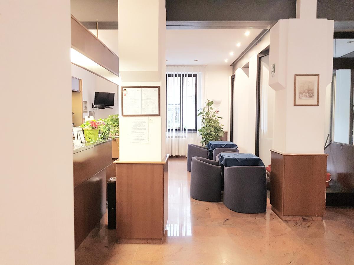 Hotel Catalani E Madrid Милан Экстерьер фото