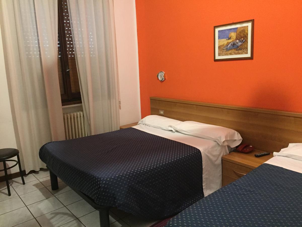 Hotel Catalani E Madrid Милан Экстерьер фото