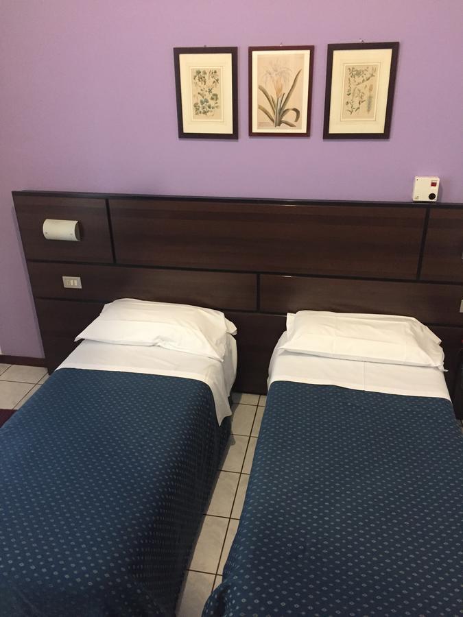 Hotel Catalani E Madrid Милан Экстерьер фото