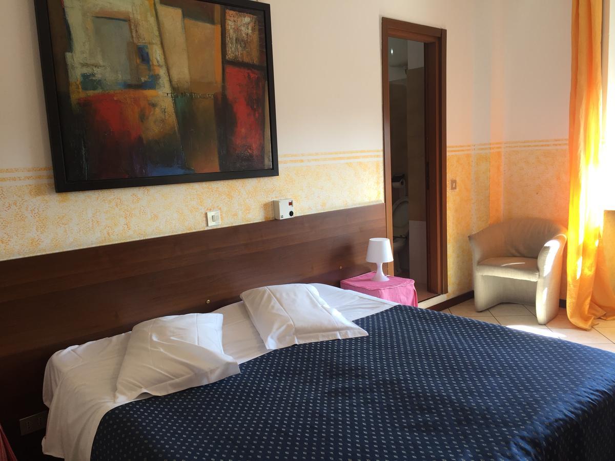 Hotel Catalani E Madrid Милан Экстерьер фото