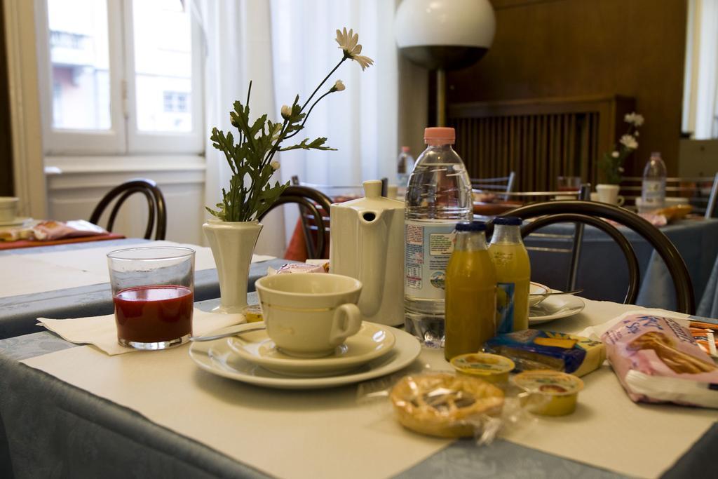 Hotel Catalani E Madrid Милан Экстерьер фото