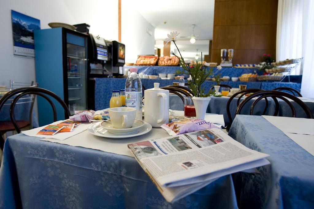 Hotel Catalani E Madrid Милан Экстерьер фото