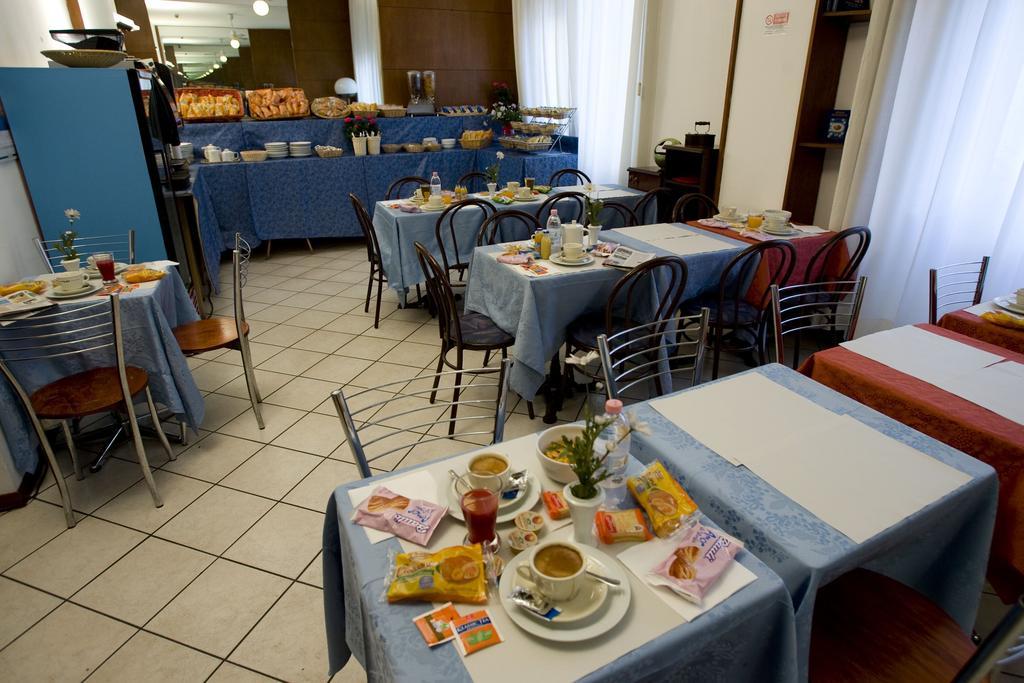 Hotel Catalani E Madrid Милан Экстерьер фото