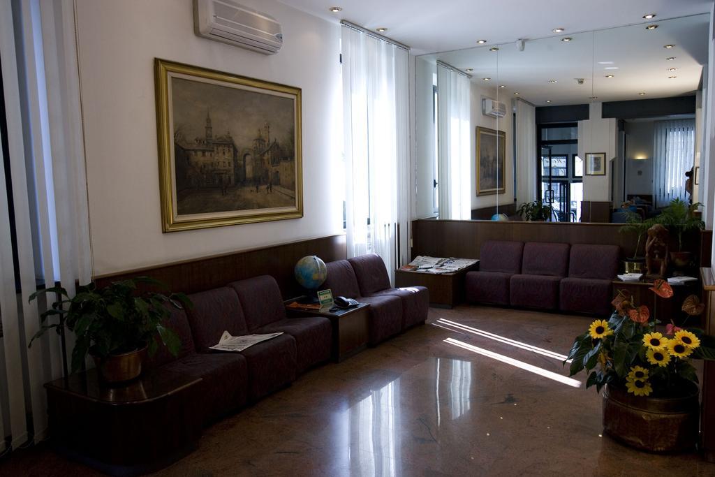 Hotel Catalani E Madrid Милан Экстерьер фото