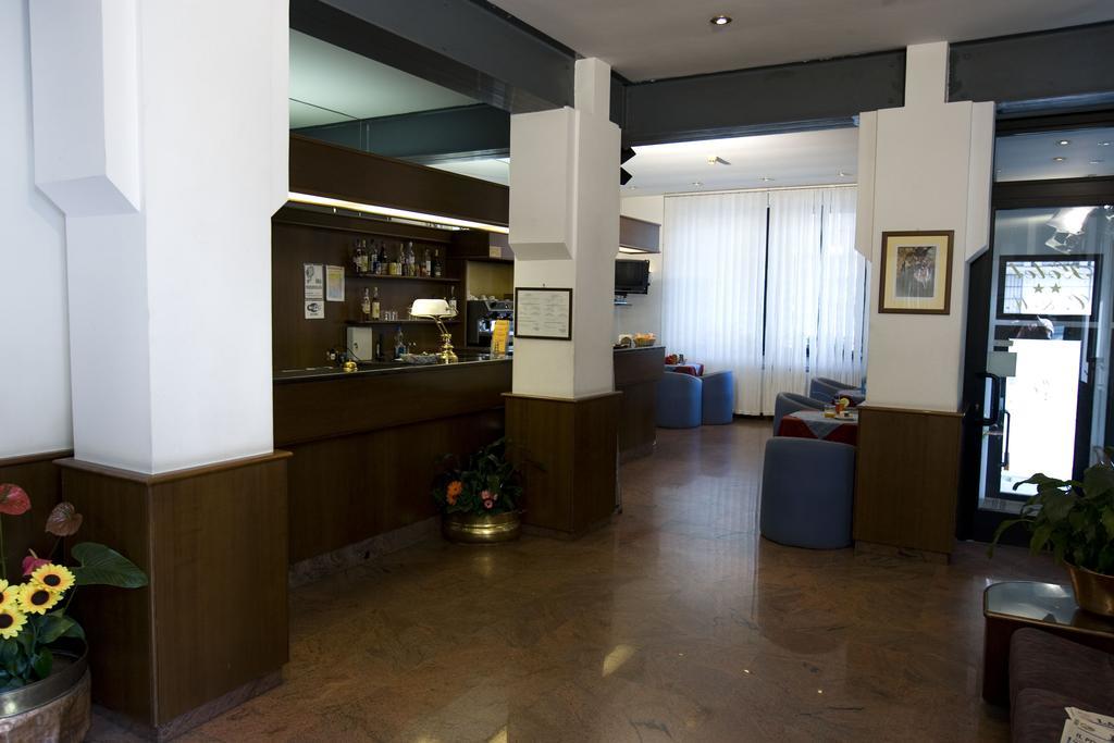 Hotel Catalani E Madrid Милан Экстерьер фото