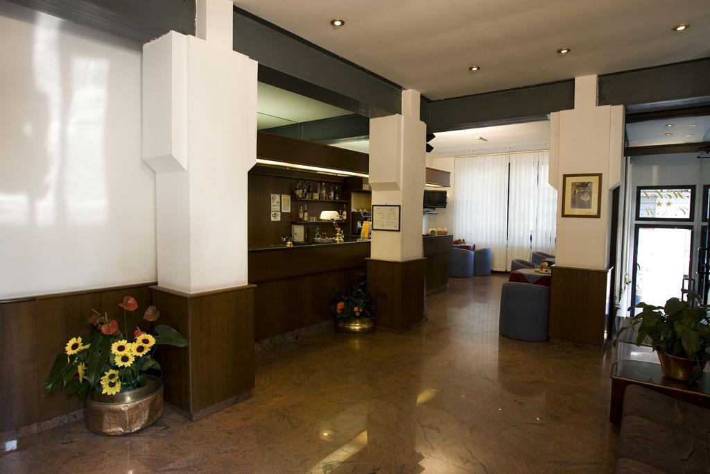 Hotel Catalani E Madrid Милан Экстерьер фото