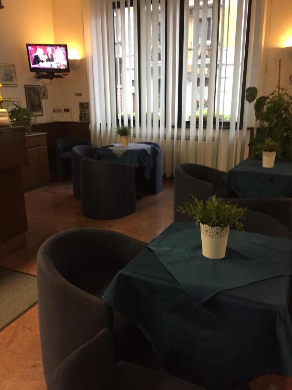 Hotel Catalani E Madrid Милан Экстерьер фото